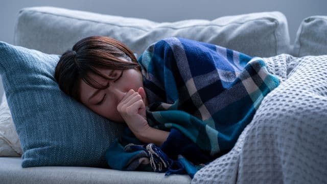 風邪で身体が痛いと感じるのはなぜ？発熱との関係性や対処法を解説