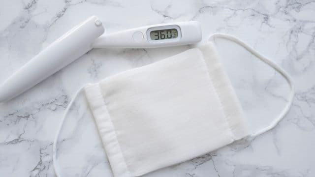 風邪で熱が出ないのはなぜ？理由や対処法・受診を検討する目安を解説