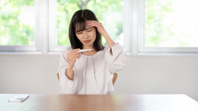 風邪だけど仕事を休みづらい...。休みを取る際の判断基準とマナーを解説