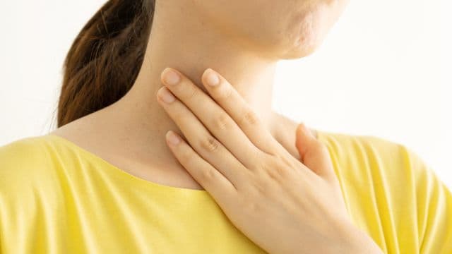喉の乾燥の原因は？痛みやイガイガへの対処法・対策法を紹介